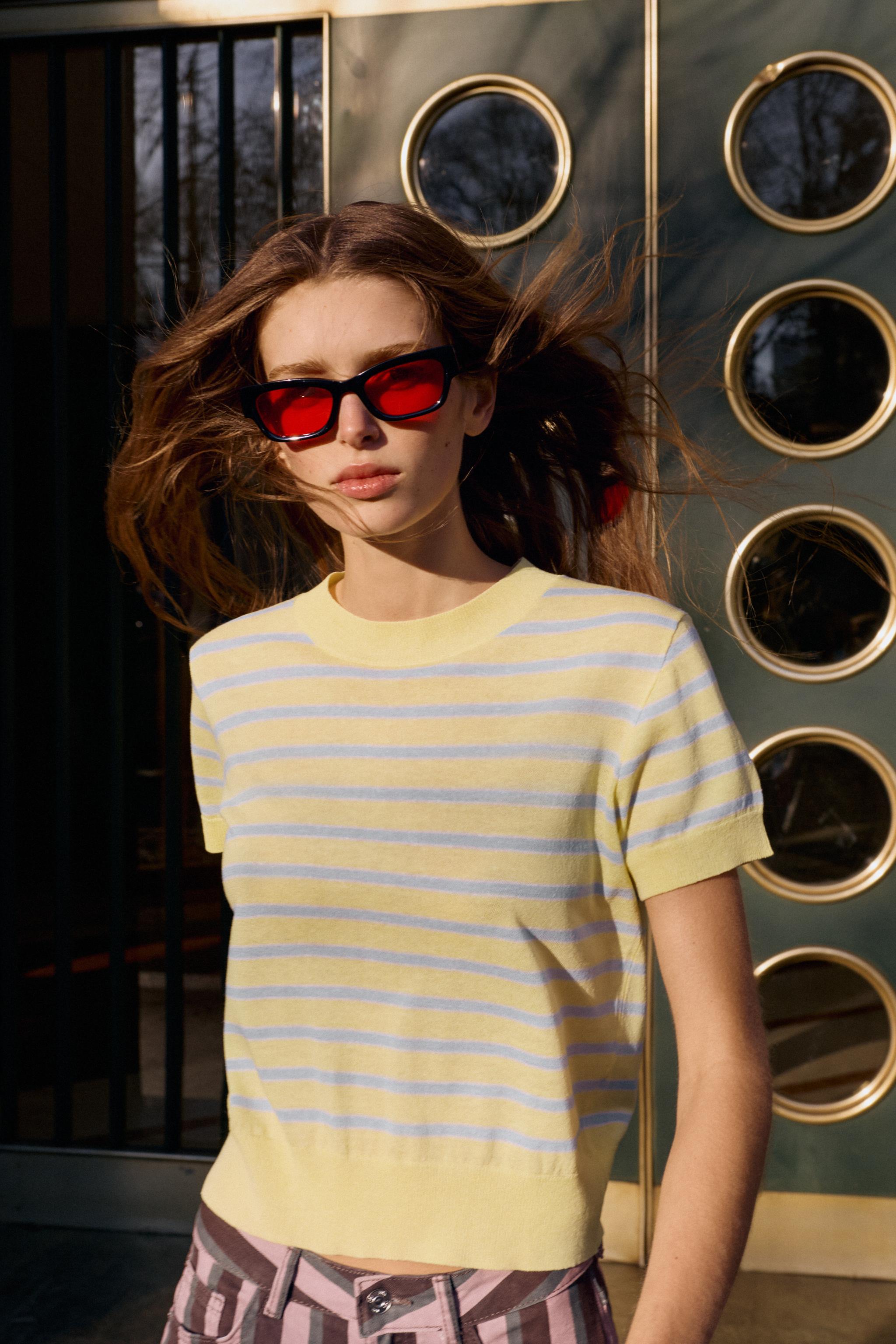 STRIPED SHORT SLEEVE KNIT SWEATER
